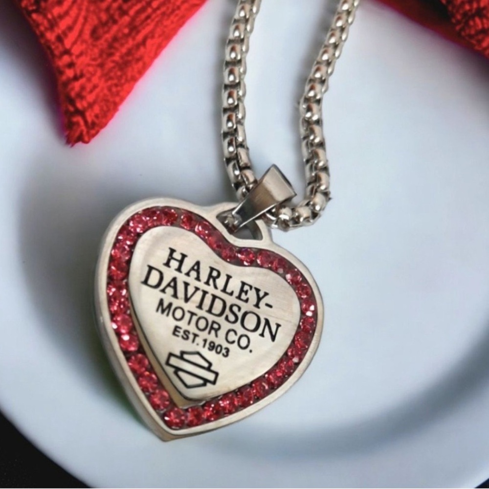 - Pink Rhinestones Heart HD Necklace
